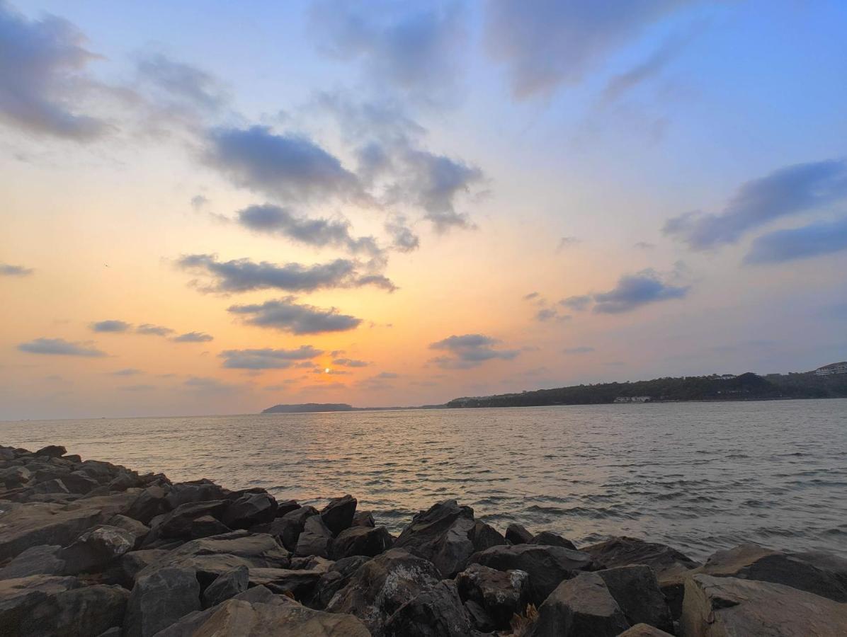 Sea View Resorts Bogmalo Bagian luar foto
